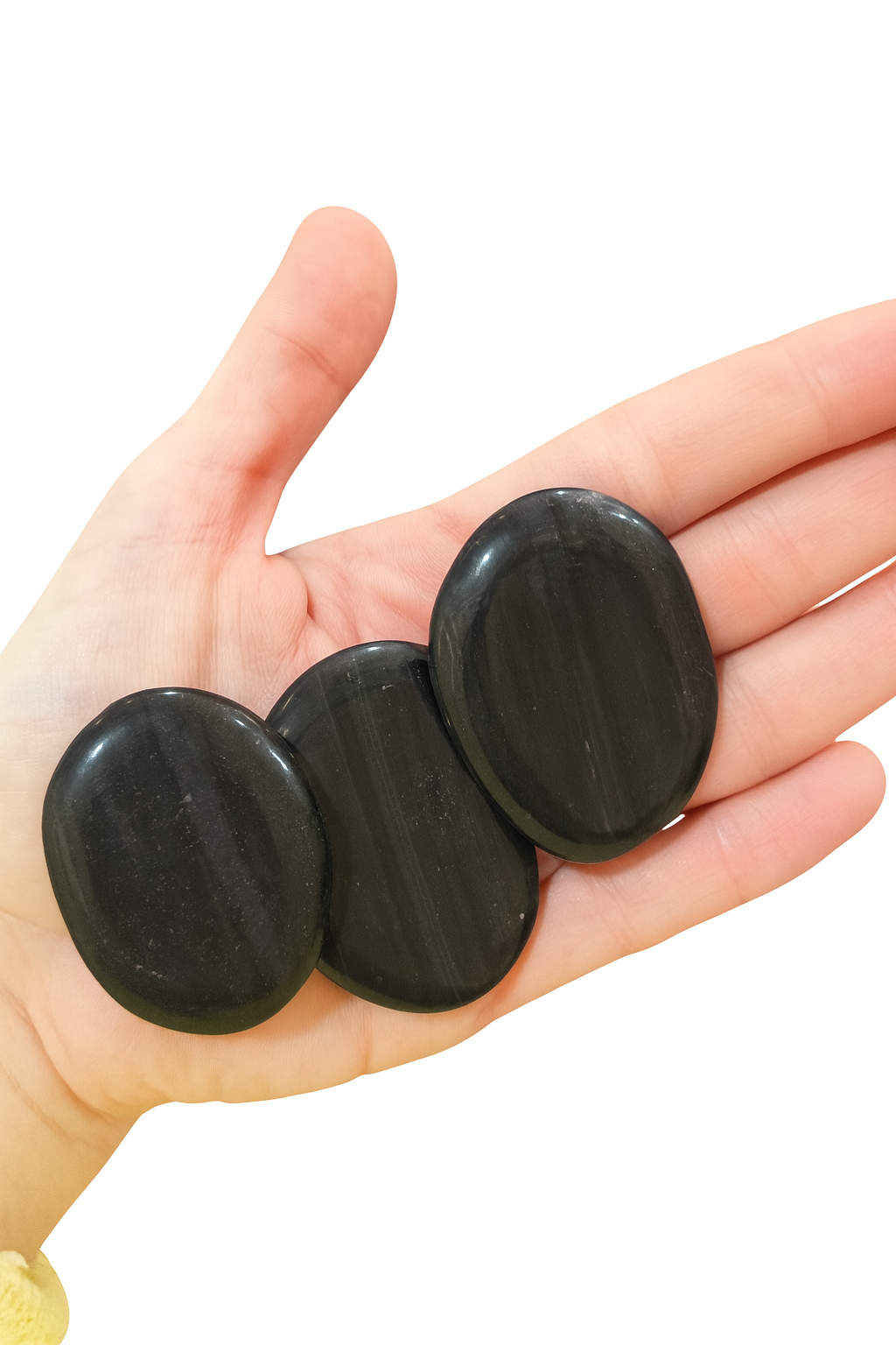 Mano con piedras negras pulidas CANTO PLANO OBSIDIANA NEGRA - Imagen 1
