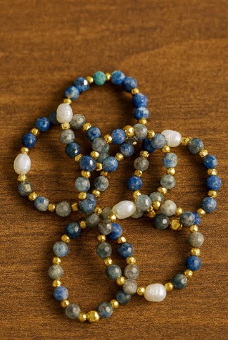 Anillo Elástico de Lapislázuli facetado con Bolitas en Baño de Oro 18K