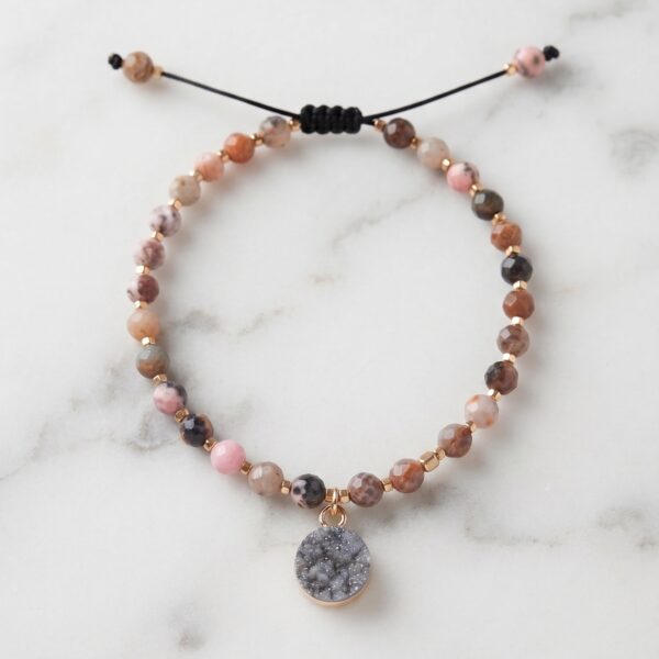 Pulsera de Rodonita Facetada con Dije de Drusa y Baño de Oro de 18k